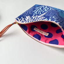 画像をギャラリービューアに読み込む, ポーチ Mサイズ *サンゴ&シェル柄(ブルー)