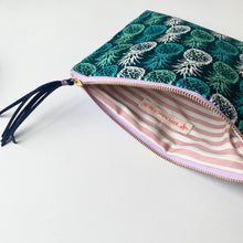 画像をギャラリービューアに読み込む, ポーチ Mサイズ *パイナップル柄(グリーン)