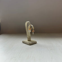 画像をギャラリービューアに読み込む, サファイアブーケピアス/オレンジ系