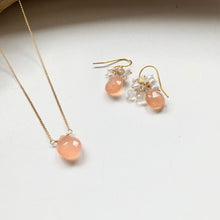 画像をギャラリービューアに読み込む, オレンジムーンストーンのブーケピアス