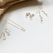 画像をギャラリービューアに読み込む, ブルームーンストーンのブーケピアス/ポスト