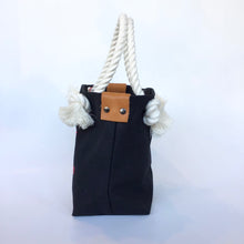 画像をギャラリービューアに読み込む, BRANCHES オリジナル トートバッグS *珊瑚刺繍入り*ブラック(赤刺繍、白紐)