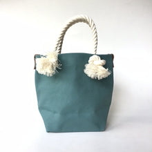 画像をギャラリービューアに読み込む, BRANCHES オリジナル トートバッグS *珊瑚刺繍入り*ブルージェイド(青刺繍、白紐)