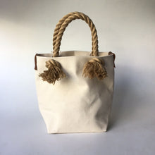 画像をギャラリービューアに読み込む, BRANCHES オリジナル トートバッグS *珊瑚刺繍入り*キナリ(金刺繍、茶紐)秋冬仕様