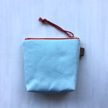 画像をギャラリービューアに読み込む, 珊瑚ロゴ刺繍ポーチ Sサイズ(水色)