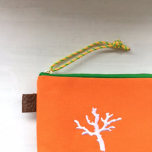 画像をギャラリービューアに読み込む, 珊瑚ロゴ刺繍ポーチ Sサイズ(オレンジ)