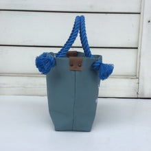 画像をギャラリービューアに読み込む, BRANCHES オリジナル トートバッグМ *珊瑚刺繍入り*ブルージェイド(白刺繍、青紐)