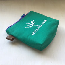 画像をギャラリービューアに読み込む, NEW✨ 珊瑚ロゴ刺繍ポーチ Sサイズ(グリーン)
