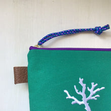 画像をギャラリービューアに読み込む, NEW✨ 珊瑚ロゴ刺繍ポーチ Sサイズ(グリーン)