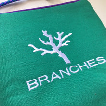 画像をギャラリービューアに読み込む, NEW✨ 珊瑚ロゴ刺繍ポーチ Sサイズ(グリーン)