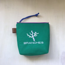 画像をギャラリービューアに読み込む, NEW✨ 珊瑚ロゴ刺繍ポーチ Sサイズ(グリーン)