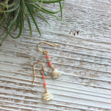 画像をギャラリービューアに読み込む, ウミタケ珊瑚と染め珊瑚のショートピアス