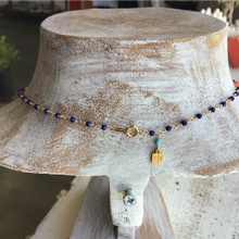 画像をギャラリービューアに読み込む, 【受注商品】ラピスラズリと深海珊瑚のシャンク巻きネックレス(40cm)