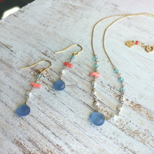 画像をギャラリービューアに読み込む, 染めカルセドニーと天然石のネックレス(ブルー)