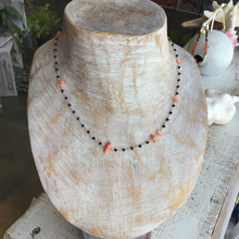 画像をギャラリービューアに読み込む, 【受注商品】ラピスラズリと深海珊瑚のシャンク巻きネックレス(40cm)
