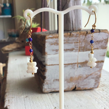 画像をギャラリービューアに読み込む, 白珊瑚とラピスラズリのショートピアス