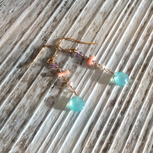 画像をギャラリービューアに読み込む, 染カルセドニー(ライトブルー)と深海珊瑚のピアス