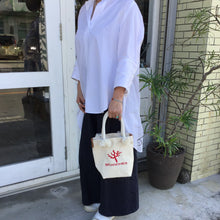 画像をギャラリービューアに読み込む, BRANCHES オリジナル トートバッグ *珊瑚刺繍入り*キナリ(赤刺繍、白紐)