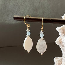 画像をギャラリービューアに読み込む, 白蝶貝(しずく型)とアクアマリンのピアス