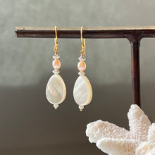 画像をギャラリービューアに読み込む, 白蝶貝(しずく型)と淡水パールのピアス