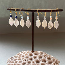 画像をギャラリービューアに読み込む, 白蝶貝(しずく型)とアクアマリンのピアス