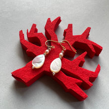 画像をギャラリービューアに読み込む, 白蝶貝(しずく型)と淡水パールのピアス