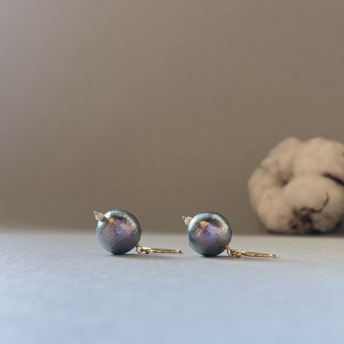 さな☺︎ 大粒変形ブルー×グレーオパール14kgfピアス BRANCHES コットンパール大粒ピアス/パープルグレー 石垣島