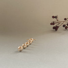 画像をギャラリービューアに読み込む, 【片耳専用】コットンパールの5連ピアス(ベージュ)