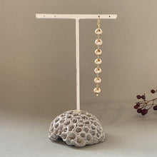 画像をギャラリービューアに読み込む, 【片耳専用】コットンパールの7連ピアス(ベージュ)