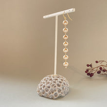 画像をギャラリービューアに読み込む, 【片耳専用】コットンパールの7連ピアス(ベージュ)