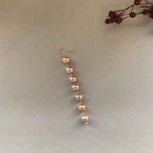 画像をギャラリービューアに読み込む, 【片耳専用】コットンパールの7連ピアス(ベージュ)