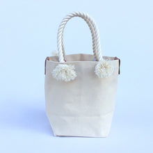 画像をギャラリービューアに読み込む, BRANCHES オリジナル トートバッグ *珊瑚刺繍入り*キナリ(赤刺繍、白紐)