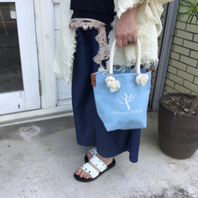 画像をギャラリービューアに読み込む, BRANCHES オリジナル トートバック *珊瑚刺繍入り*アクアブルー~白刺繍