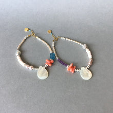画像をギャラリービューアに読み込む, 深海珊瑚と白蝶貝&天然石のブレスレット ★お好きな色が選べます