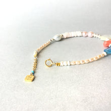 画像をギャラリービューアに読み込む, 深海珊瑚と白蝶貝&天然石のブレスレット ★お好きな色が選べます