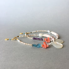 画像をギャラリービューアに読み込む, 深海珊瑚と白蝶貝&天然石のブレスレット ★お好きな色が選べます