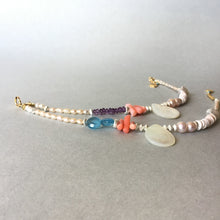 画像をギャラリービューアに読み込む, 深海珊瑚と白蝶貝&天然石のブレスレット ★お好きな色が選べます