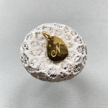 画像をギャラリービューアに読み込む, イニシャルチャーム(真鍮)