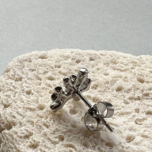 画像をギャラリービューアに読み込む, 🔹サージカルステンレス🔹 片方ピアス / 珊瑚