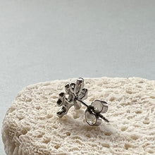 画像をギャラリービューアに読み込む, 🔹サージカルステンレス🔹 片方ピアス / 珊瑚