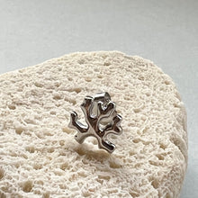 画像をギャラリービューアに読み込む, 🔹サージカルステンレス🔹 片方ピアス / 珊瑚