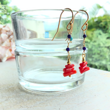 画像をギャラリービューアに読み込む, サルジ珊瑚とラピスラズリの ショートピアス