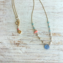 画像をギャラリービューアに読み込む, 染めカルセドニーと天然石のネックレス(ブルー)