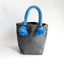 画像をギャラリービューアに読み込む, ✨NEW！！　BRANCHES オリジナル　トートバック　＊珊瑚刺繍入り＊チャコール（青刺繍、青紐）
