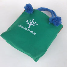 画像をギャラリービューアに読み込む, BRANCHES オリジナル　トートバッグМ　＊珊瑚刺繍入り＊グリーン（白刺繍、青紐）
