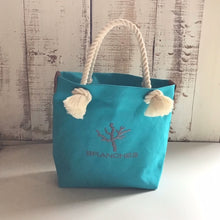 画像をギャラリービューアに読み込む, BRANCHES オリジナル　トートバッグМ　＊珊瑚刺繍入り＊ターコイズ（グレー刺繍、白紐）
