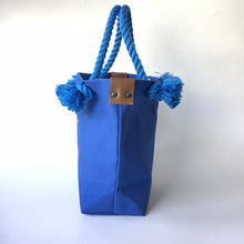画像をギャラリービューアに読み込む, BRANCHES オリジナル　トートバッグМ　＊珊瑚刺繍入り＊ロイヤルブルー(グレー刺繍、青紐）
