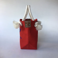 画像をギャラリービューアに読み込む, BRANCHES オリジナル　トートバッグS　＊珊瑚刺繍入り＊スカーレット（青刺繍、白紐）
