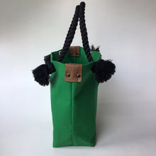 画像をギャラリービューアに読み込む, BRANCHES オリジナル　トートバッグМ　＊珊瑚刺繍入り＊モスグリーン(白刺繍、黒紐）
