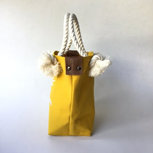 画像をギャラリービューアに読み込む, BRANCHES オリジナル　トートバッグS　＊珊瑚刺繍入り＊マスタード（白刺繍、白紐）
